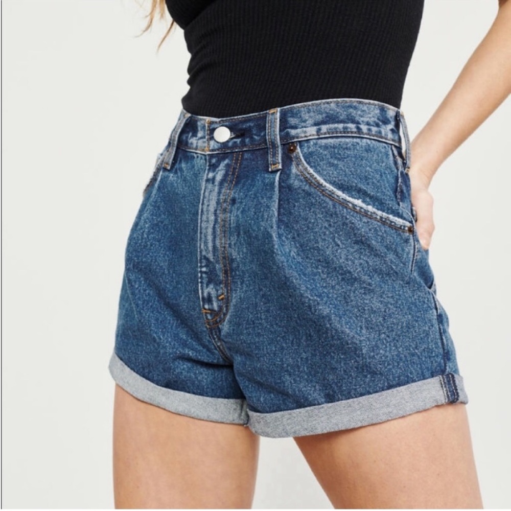 Abercrombie pleated shorts